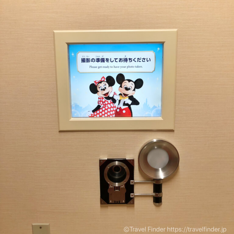 東京ディズニーリゾートチケットセンターにて。パスポート用の写真は何度でも撮り直しが可能です。